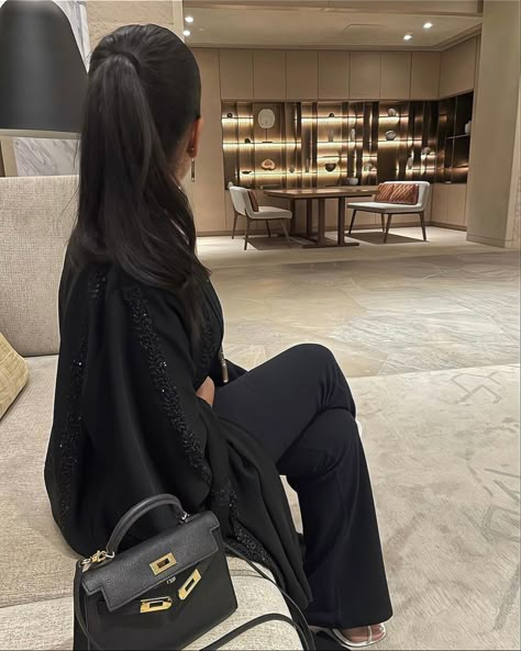 Goals Motivation Quotes, Millionaire Affirmations, Saudi Aesthetic, Khaleeji Abaya, Business Makeup, Dubai Summer, Female Icon, Eid Fashion, Abaya Outfit