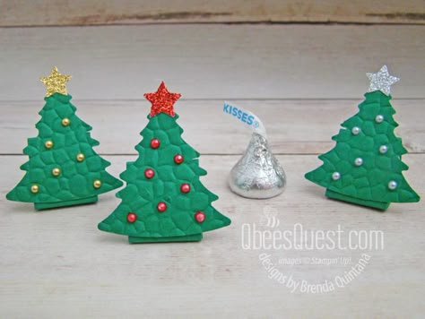 Hershey Kisses Christmas Tree, Hershey Kisses Gifts, Hershey Kisses Crafts, Plaid Cards, Christmas Treats Holders, Chocolate Crafts, Hershey Kiss, Sale Ideas, Treat Holders