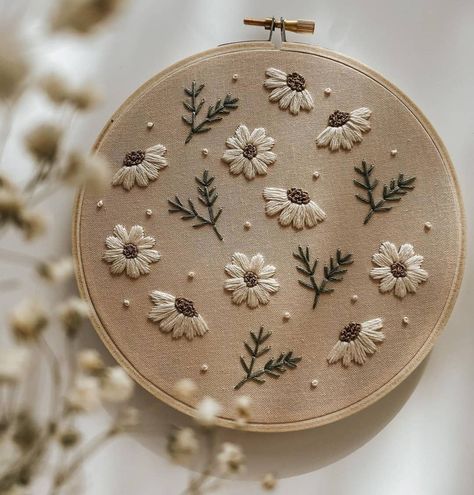 Basic Hand Embroidery Stitches, Clothes Embroidery Diy, Simple Hand Embroidery Patterns, Diy Bead Embroidery, Simple Embroidery Designs, Diy Embroidery Designs, Hand Embroidery Patterns Flowers, Diy Embroidery Patterns, Handmade Embroidery Designs