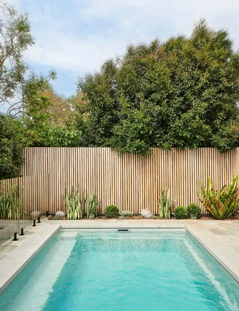 Mid Century Pool, California Bungalow, Timber Fencing, Pool Landscape Design, Alfresco Area, Pool Fence, Swimming Pools Backyard, Lush Garden, Architectural Features