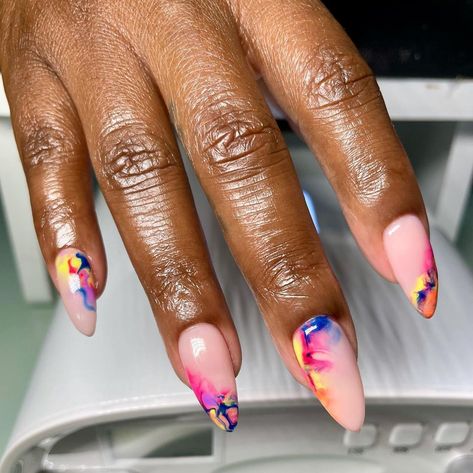 ATL APRÉS GEL-X PRO on Instagram: “A tip on how to get this look... use blooming gel 😉” Red Nail Designs Simple, Weird Nail Designs, Nail Designs Simple Short, Weird Nail Art, Simple Short Nail Designs, Blooming Gel Nails, Nail Polish Ideas Easy, Easy Nail Polish, Blooming Gel