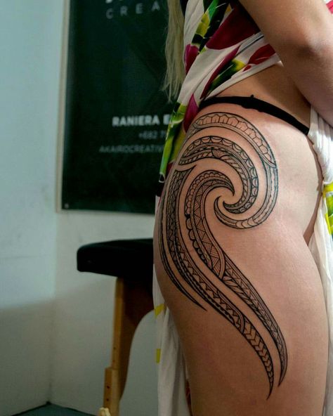 Samoan Thigh Tattoo For Women, Monarch Tattoo, Different Styles Of Tattoos, Polynesian Tattoos Women, Tattoo Thigh, Thigh Tattoo Designs, Polynesian Tattoos, Back Of Neck Tattoo, Samoan Tattoo