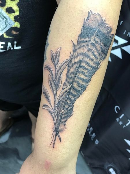 Turkey Feather Tattoo Turkey Tattoo For Women, Feather Tattoos For Women, Turkey Tattoos, Feather Tattoo Ideas, Tattoo Ideas And Meanings, Owl Feather Tattoos, Antler Tattoos, Deer Head Tattoo, Feather Tattoo Colour