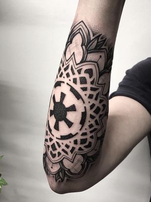 Star Wars Tattoo Sleeve, Disney Sleeve Tattoos, Black Line Tattoo, Mayan Tattoos, Tattoo Posters, Tattoo Forearm, Geek Tattoo, Sweet Tattoos, Star Wars Tattoo