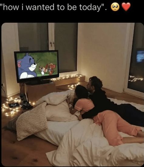 Romantic Date Night Ideas, Tom Y Jerry, Cute Date Ideas, Perfect Girl, Cute Relationship Photos, Mia 3, Cute Love Stories, Cute Couples Kissing, Funny Couples