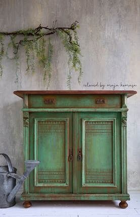 Portfolio - RELOVED BY MAJA KOMASA Green Chalk Painted Furniture, Green Chalk Paint Furniture, Green Distressed Furniture, Unique Furniture Painting, Antibes Green, Chippy Painted Furniture, Thai Decor, Western Furniture, Green Furniture