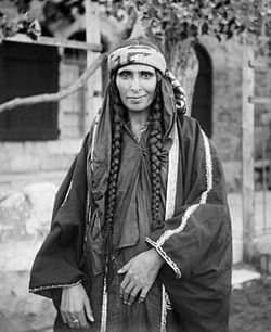 31 Unbelievable Photographs Israel Doesn't Want You To See! Bedouin Woman, Ethnic Features, Religious Aesthetic, American Colonies, We Are The World, Female Portraits, Vintage Portraits, People Of The World, World Cultures