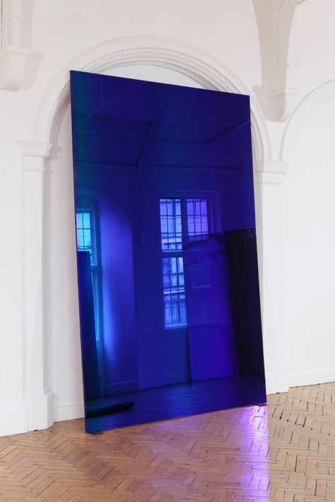 Interaktives Design, Sculpture Installation, Interior Inspo, House Inspo, 인테리어 디자인, Concept Store, Installation Art, Blue Light, Home Deco