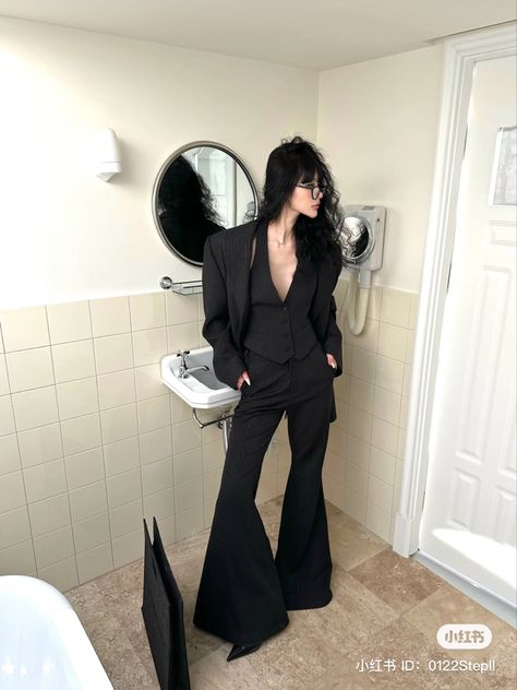 Gothic Office Outfit Corporate Goth, Cvnty Outfits Women, Bridal Guide, Office Siren, Modern Elements, Country Wedding Dresses, Cool Fits, Sleek Fashion, Elegant Outfit