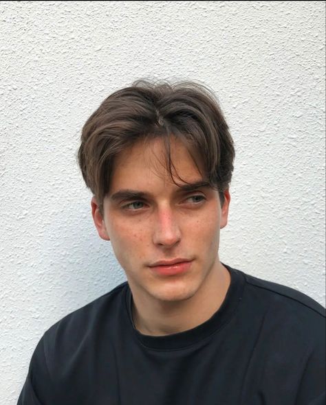 Male Haircuts Middle Part, Middle Part Guy Haircut, 90s Middle Part Men, Mens Hairstyles Middle Part, Hairstyles For Guys With Straight Hair, Middle Part Hairstyles Men Short, Hairstyles For Men With Straight Hair, Middle Part Mens Haircut, Man Haircut Medium