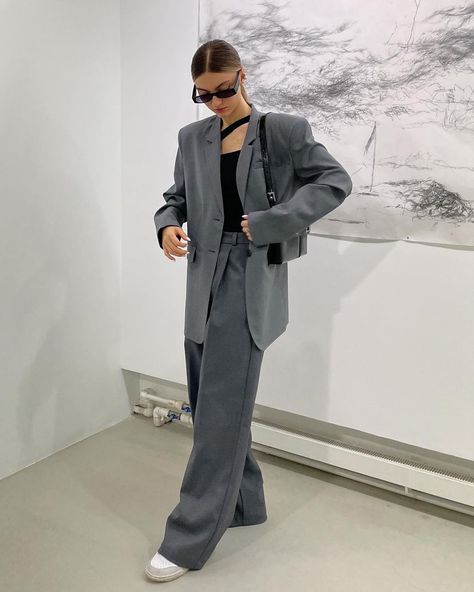 Liza Rudkevich, Formal Streetwear, Sneaker Outfits Women, Blazer Outfits Casual, Maxi Skirt Outfits, Woman Suit Fashion, Summer Fashion Dresses, Grey Outfit, Vibe Clothes