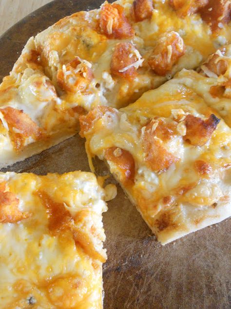 Ally's Sweet and Savory Eats: Buffalo Chicken Pizza Homemade Chicken Tenders, Buffalo Chicken Recipes, Buffalo Chicken Pizza, Chicken Tender, Pizza Bites, Easy Family Dinners, Chicken Pizza, Sweet And Savory, Good Pizza