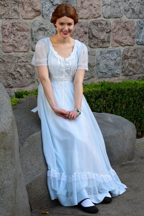 wendy darling cosplay - Google Search Wendy Darling Costume, Wendy Darling Inspired Outfits, Wendy Darling Dress, Wendy Darling Outfit, Womens Wendy Costume, Wendy Disneybound, Wendy Darling, Wendy Dress Peter Pan, Wendy Darling Cosplay