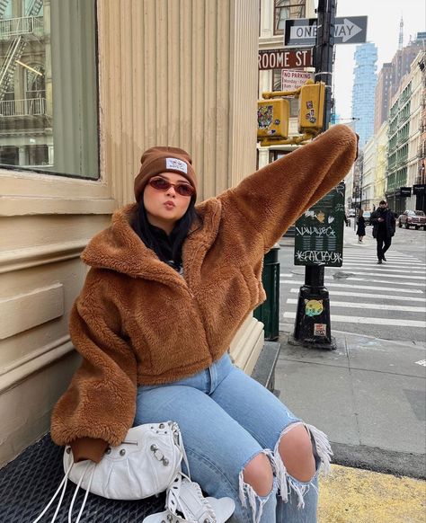 brown teddy coat Fuzzy Hoodie Outfit, Outfits With Fluffy Jackets, Brown Sherpa Jacket Outfit, Cropped Teddy Jacket Outfit, Fur Hoodie Outfit, Crop Teddy Jacket Outfit, Teddy Bear Jacket Outfit Winter, Brown Fur Jacket Outfit, Brown Fluffy Jacket Outfit