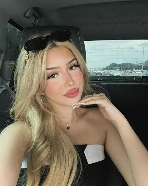 Car Selfies, Makeup Brows, Brown Hair Looks, Character Vibes, Pictures To Recreate, Avon Beauty, Badass Aesthetic, Blonde Hair Inspiration, Baddie Aesthetic