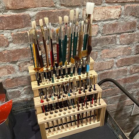 Wooden Paint Brush Holder Paintbrush Stand Wood Brush Caddy - Etsy ... Wooden Paint Brush Holder, Paint Brush Holder Ideas, Paint Brush Organizer, Home Art Studio Ideas Room Organization, Painting Studio Workspaces, Paint Brush Organization, Art Studio Design Workspaces, Paintbrush Storage, Home Art Studio Ideas