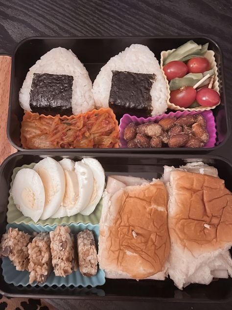 Bento Box Onigiri, Bento Box For Husband, Cute Lunches For Husband, Breakfast For Husband Work, Bento Box Protein, Husband Bento Lunch, Onigiri Lunch Boxes, Crab Onigiri, Wasabi Almonds