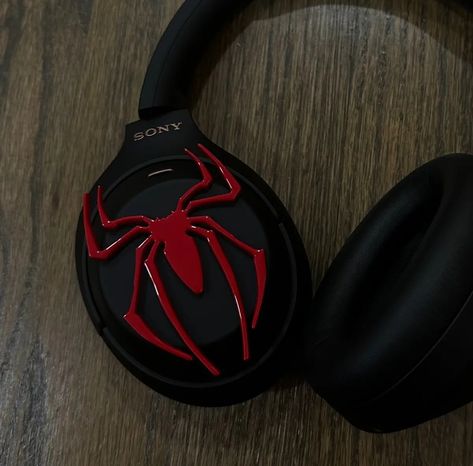 Headphone Decoration, Spiderman Gifts, Cute Headphones, Spiderman Theme, Wade Wilson, Image Swag, Headphone Accessories, Sneakers For Men, Spiderman Art