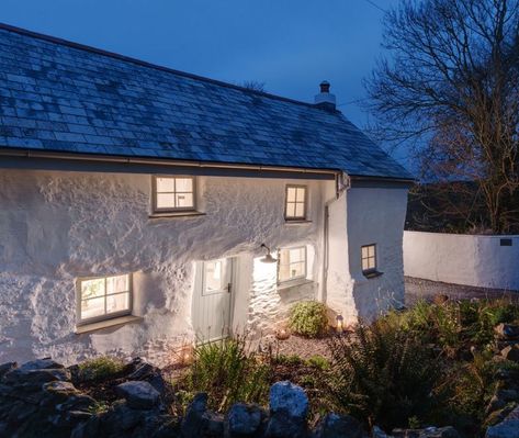 Sweetpea Cottage in the Cornish Countryside Cornish Cottage, Cottage Tiny House, Cornwall Cottages, European Cottage, Stone Cottages, Self Catering Cottages, Country Cottage Decor, Luxury Cottage, Home Stay