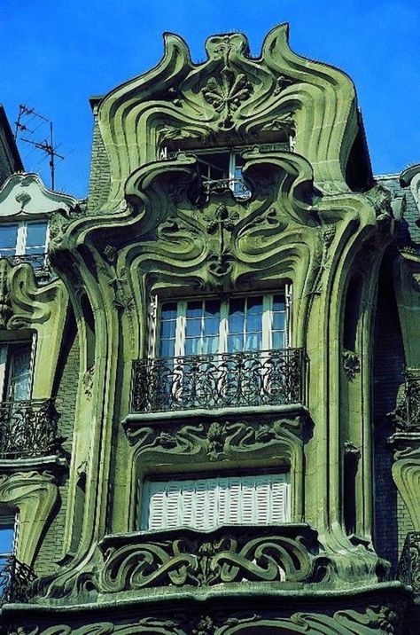 According to the philosophy of the Art Nouveau Architectural Style, art should be a way of life. Artists desired to combine the fine arts and applied arts, even for utilitarian objects.  Although Art Nouveau was replaced by 20th-century Modernist styles, it is now considered as an important transition between the eclectic historic revival styles of the 19th-century and Modernism. Home Architecture Styles, Art Nouveau Arquitectura, Architecture Art Nouveau, Architecture Cool, Design Art Nouveau, Nouveau Architecture, Home Architecture, Art Nouveau Architecture, Art Nouveau Design