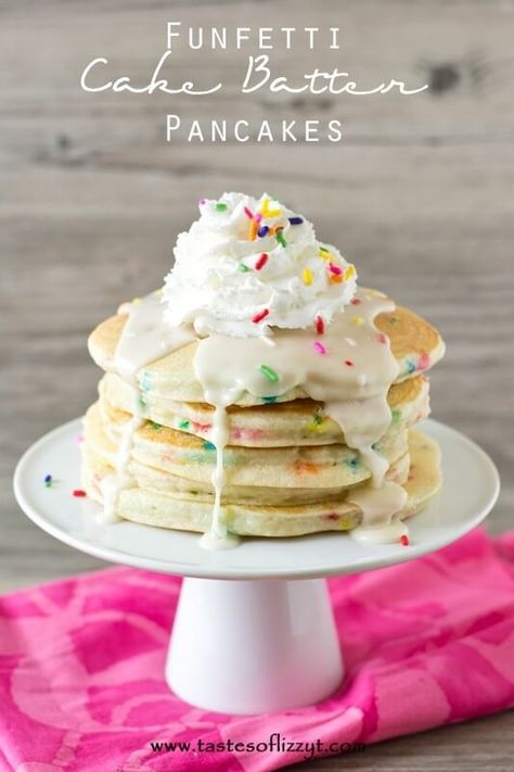 Cake Batter Pancakes, Birthday Cake Pancakes, Funfetti Pancakes, Cake Mix Pancakes, Birthday Breakfast, Funfetti Cake, Pancakes Easy, Savoury Cake, Cake Batter