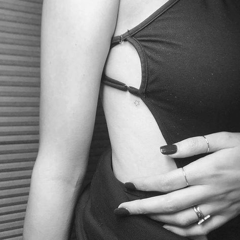 Minimalist fine line star tattoo on the right side ribcage. Line Star Tattoo, Fine Line Star Tattoo, Small Hidden Tattoos, Simple Line Tattoo, Astronomy Tattoo, Tattoos On Side Ribs, Small Star Tattoos, Basic Tattoos, Ribcage Tattoo