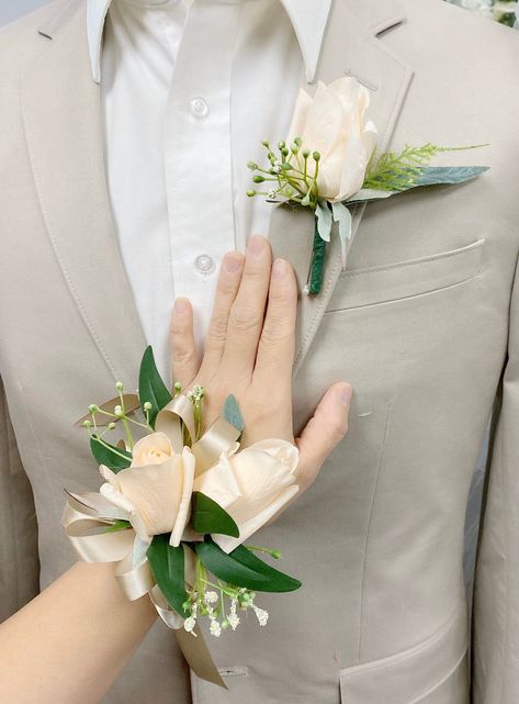 Champagne Corsage, Rustic Wedding Veil, Prom Boutonniere, Prom Flowers Corsage, Wrist Corsage Wedding, Prom Corsage And Boutonniere, Peach Bouquet, Corsage And Boutonniere Set, Bridesmaid Corsage