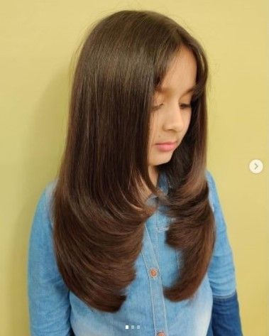 Kid Girl Haircut, Kids Girl Haircuts, Medium Long Haircut, Haircuts For Kids, Childrens Haircuts, Teen Haircuts, Kids Haircut, Beautiful Brown Hair, Medium Long Haircuts