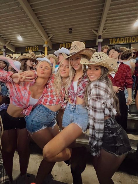 Western Wear Football Game, Country Club Outfit Football Game, Western Fnl Theme Outfit, Western Frat Party Outfit, Cowgirl School Spirit Day, Rodeo Spirit Week Outfit, Women’s Farmer Costume, Football Game Western Theme, Rodeo Theme Football Game