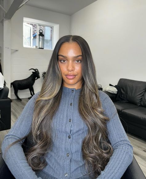 Highlighted Wig, Blonde Highlight Wig, Middle Part Wig, Black Hair Inspiration, Wig Middle Part, Highlight Wig, Short Box Braids Hairstyles, Cute Hair Colors, Blonde Highlight