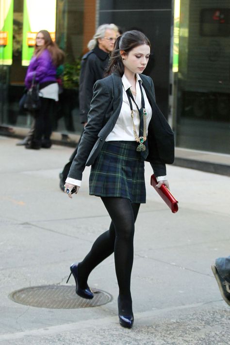 Teen Fashion Outfits Winter, Dawn Summers, Georgina Sparks, Plaid Dresses, Michelle Trachtenberg, Xoxo Gossip Girl, Plaid Outfits, Celebrity Street Style, Buffy The Vampire