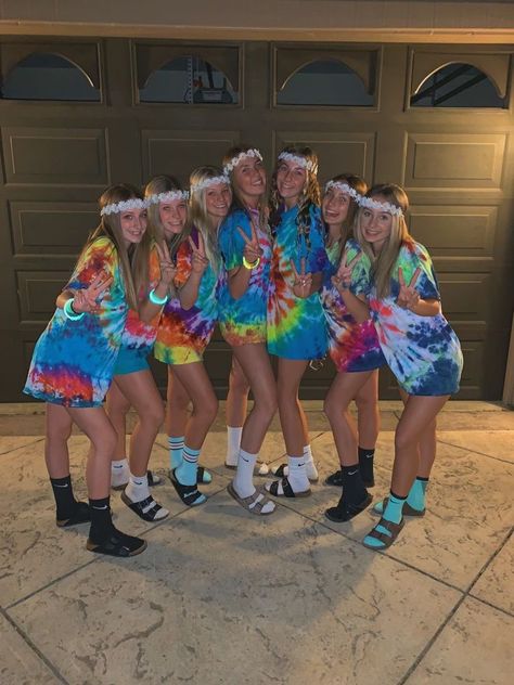 Vsco| kaylahallee Cute Group Halloween Costumes, Bff Halloween Costumes, Creepy Halloween Decorations, Costumes For Teens, Halloween Costumes Friends, Halloween Costume Outfits, Group Costumes, Group Halloween Costumes, Halloween Costumes For Teens