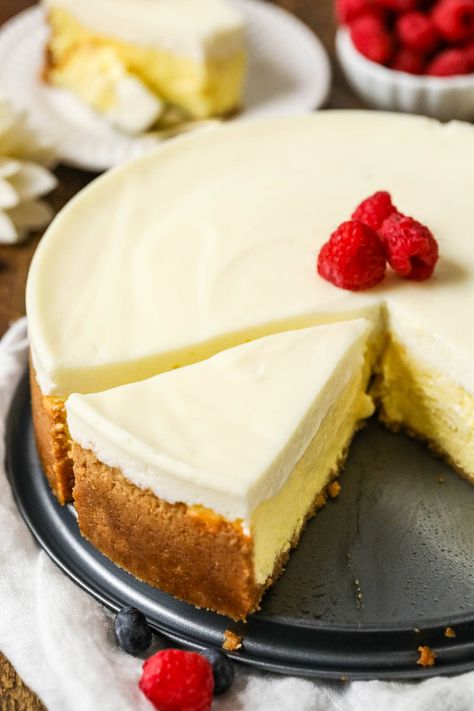 New York Cheesecake Cheesecake No Water Bath, Classic New York Cheesecake, Newyork Cheesecake, Sour Cream Topping, New York Cheesecake Recipe, Cake Bars Recipe, Turtle Cheesecake, Cheesecake Crust, Cheesecake Recipes Classic