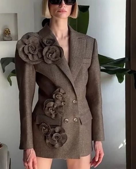 Shop 👉 @LKLY.DESIGNS 1,2,3?❤️✨ 🏷️Monpell Coat ▪️97 usd SHOP 👉 🔗 LKLYDESIGNS. COM Prices from 🏷 49 USD ✅ Sizes XS-XXL Free shipping worldwide & All taxes included☁️ 👉SHOP @lkly.designs Flower Blazer, Long Winter Coats Women, Winter Coat Outfits, Slim Blazer, Elegant Blazers, Formal Office, Ladies Blazer, Elegant Coats, Suit Jackets For Women