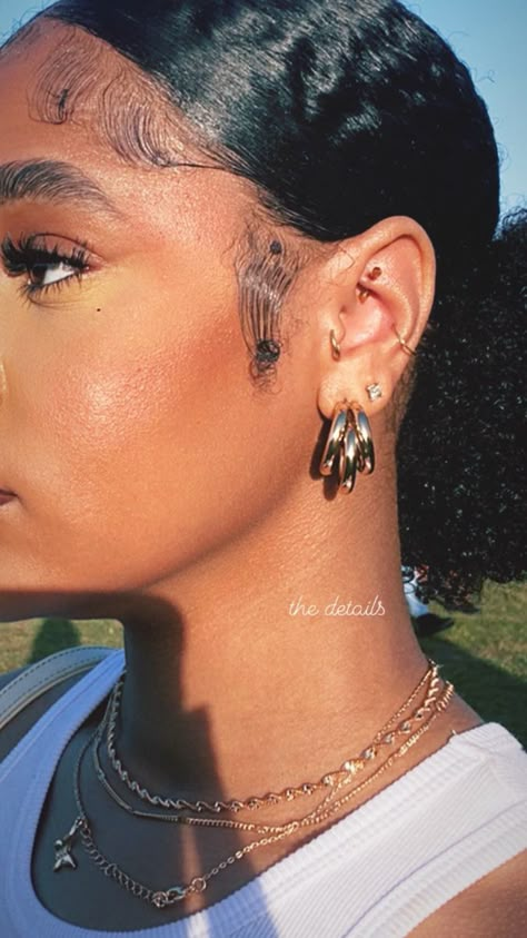 Black Women Gold Jewelry Aesthetic, Cool Ear Piercings Baddie, Black Women Jewelry Aesthetic, Ear Piercing On Black Women, Gold Earring Combo, Clear Piercings, Ear Piercing Ideas Black Women, Ear Piercings Black Women, Piercings Black Women