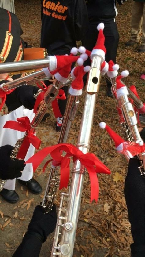 Flute Decoration, Flute Decoration Ideas, Christmas Flute Decoration, Parade Aesthetic, Flute Christmas Decorations, Flutes, Marching Band Christmas Parade, Flute Aesthetic Dark, Marching Band Aesthetic Flute