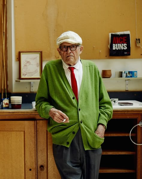 David Hockney Outfit, David Hockney Style, Funky Outfits Men, Old Man Aesthetic, Old Man Outfit, Old Man Fashion, Grandpa Style, Older Man, David Hockney