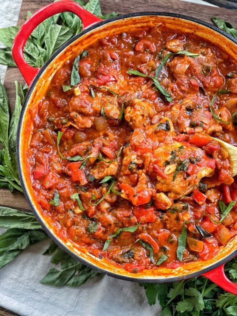 Healthy Chicken Cacciatore, Chicken Catchatori, Dinner Receipts, Sweet Savory And Steph, Cacciatore Recipes, Chicken Cacciatore Recipe, Chicken Cacciatore, Classic Italian Dishes, Biggest Loser