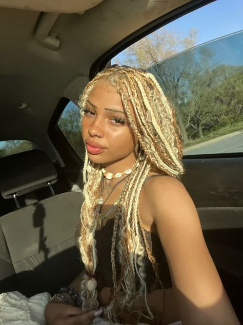 Black And Blonde Boho Braids Black Women, Braid Color Hairstyles, Blonde Lightskinned Girl, Protective Hairstyles Braids Blonde, Multi Color Goddess Braids, Blonde Peekaboos On Dark Hair Braids, Blonde Jade Braids, White Box Braids On Dark Skin, Blonde Braids Goddess