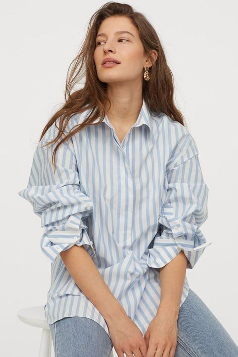 8 Trendy Clothing Basics We're Seeing Everywhere | Who What Wear Oversized Poplin Shirt, Outfit Formulas, Oversize Fashion, Summer Fashion Trends, Fashion People, Cropped Blazer, Short En Jean, Basic Outfits, Poplin Shirt