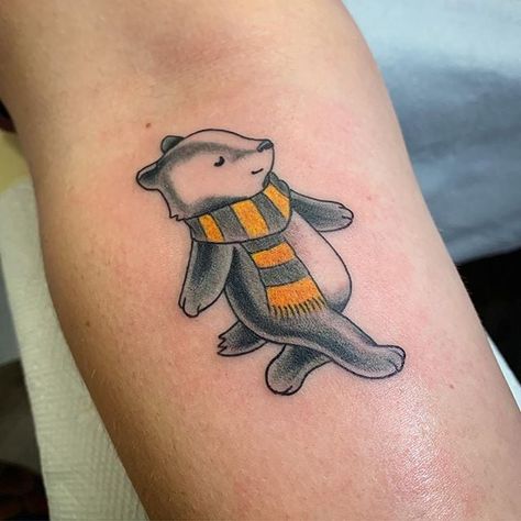 Harry Potter Books Tattoo, Dog Harry Potter, Hufflepuff Tattoo, Badger Tattoo, Hufflepuff Badger, Inking Art, Artistic Tattoos, Dandelion Tattoo Design, Dynamic Tattoo