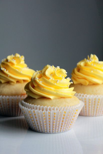 Lemon Cupcakes with Lemon Buttercream Frosting Dream Cupcakes, Yellow Frosting, Recipes Cupcakes, Lemon Cupcake, Lemon Buttercream Frosting, Princess Cupcake, Cakes To Make, Happy Colours, Lemon Buttercream