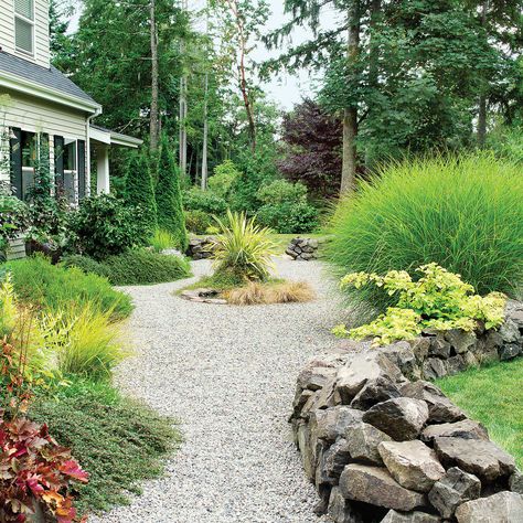 Landscaping with Gravel | How to choose and use this easy, plant-friendly paving for great paths and outdoor rooms Gravel Landscaping, Gravel Path, Video Garden, Pond Landscaping, Gravel Garden, Landscape Edging, Home Landscaping, Garden Path, Backyard Projects