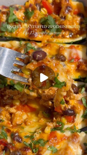 Jess Hoffman on Instagram: "Enchilada Stuffed Zucchini Boats!😍

Welcome back to episode 17 of my Simply Summer Series, where I’m sharing easy and delicious recipes need to make with your Summer produce. 

Today’s recipe is perfect to use up all those Summer Zucchini’s! These Enchilada Stuffed Zucchini Boats are easy and delicious and packed with protein. Grab the full recipe below and follow @choosingchia for more healthy recipes!

ENCHILADA STUFFED ZUCCHINI BOATS 

Ingredients: 

-3-4 zucchinis 
-Drizzle of olive oil or oil spray 
-1 tbsp avocado oil
-1 onion, chopped
-1 red bell pepper, chopped
-1 jalapeno pepper, chopped
-1 pack ground chicken (approx 450 grams)
-2 tsp chill powder
-1 tsp garlic powder
-1 tsp onion powder
-1/2 tsp cumin powder
-1/2 tsp salt
-1/2 tsp black pepper
-1 1/2 Mexican Zucchini, London Broil Recipes, Stuffed Zucchini Boats, Summer Zucchini, Jalapeno Pepper, Cheese Bake, Stuffed Zucchini, Zucchini Boats, Summer Series