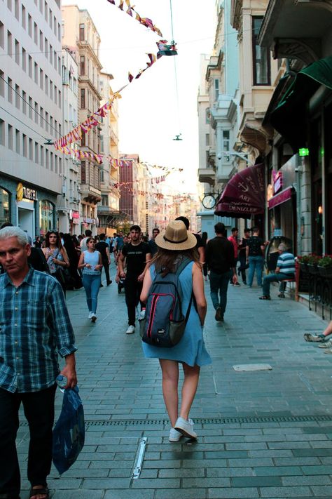 Urban People, People Crowd, Walking People, Instagram People, People Walking, Walking Street, People Photography, Photoshop Lightroom, City Streets