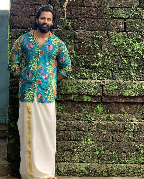 Onam Photoshoot, Unni Mukundan, South Fashion, Mountain Bike Art, Guys Fashion Casual, Online Guitar Lessons, Guys Fashion, Mens Hairstyles Short, Movie Photo