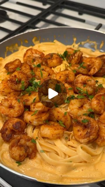 Mexican Shrimp Pasta, Pasta Con Chipotle, Pasta Alfredo Con Camarones, Chipotle Shrimp Pasta, Chipotle Pasta Recipes, Pasta Alfredo Receta, Penne Alfredo, Paprika Pasta, Chipotle Pasta