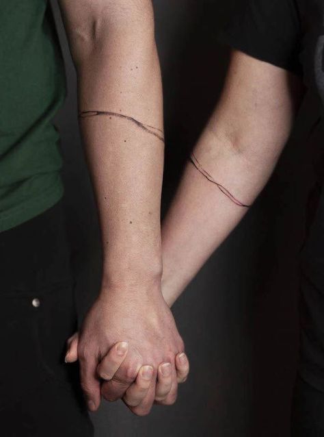 Matching Wave Tattoos Couples, Matching Line Tattoos Couples, Couples Bracelet Tattoo, Man And Woman Tattoo Ideas, Always Connected Tattoo, Wave Couple Tattoo, Matching Bracelet Tattoos, Connecting Line Tattoo, Couple Connecting Tattoos