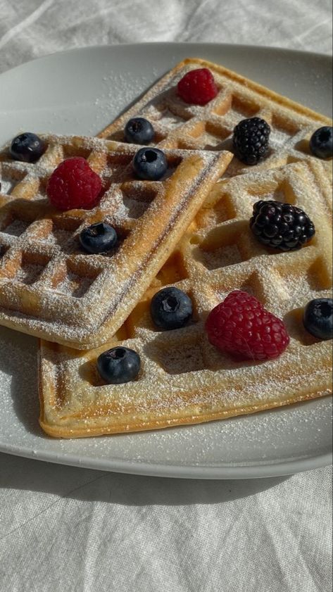 Aesthetic Waffles Pictures, Breakfast Waffles Aesthetic, Aesthetic Desert Food, Aesthetic Waffles, Waffle Aesthetic, Waffles Aesthetic, Pan Cake, Breakfast Waffles, Food L