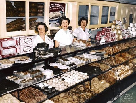 1940s Bakery, Vintage Grocery, Dream Bakery, Vintage Bakery, Vintage Mall, Nostalgic Christmas, Vintage Baking, Vintage Pics, Vintage Food